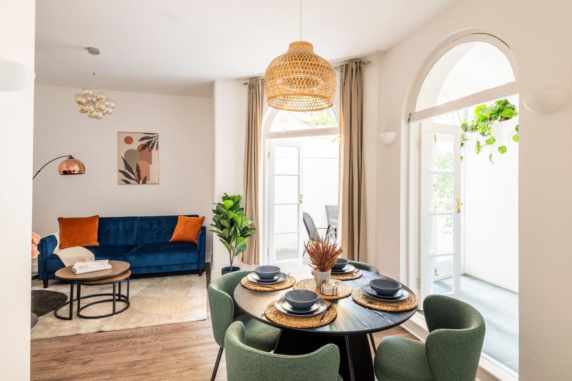 Kensington & Chelsea Oasis With Patio Apartment *